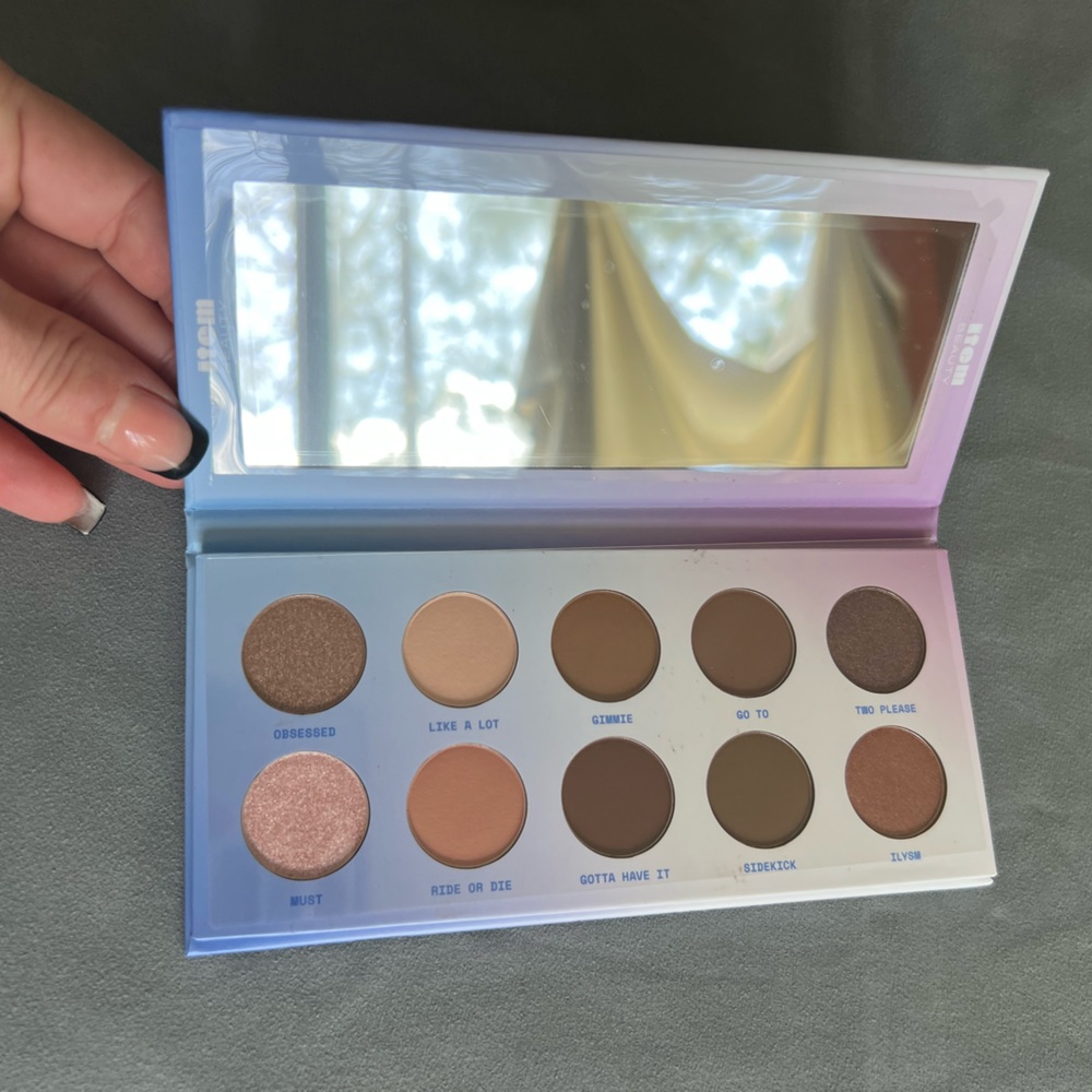Item Beauty On the Daily Eyeshadow Palette, New in Box, Full Size, 10 Shades